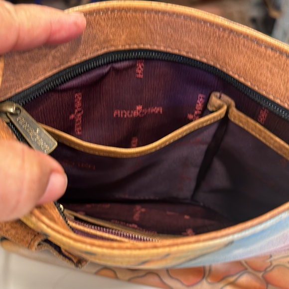 Anuschuka CrossBody NWOT Handpainted purse. - Picture 5 of 8